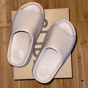 YEEZY SLIDES - PURE - SIZE 5